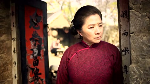红高粱：余占鳌娘亲在门口等着郎中
