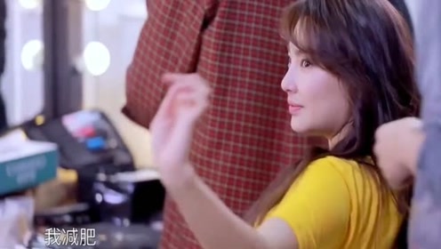 张雨绮身材火辣，经纪人太胖遭嫌弃，两人太可爱了！