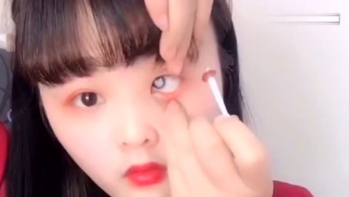 小姐姐天生异瞳,戴上美瞳后有点美,突然觉得美瞳特别好!