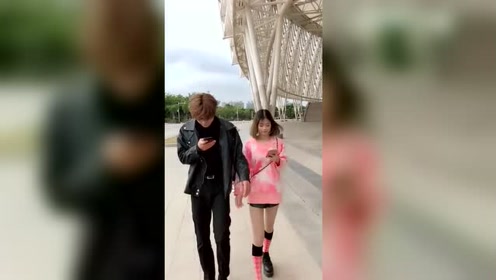 可乐怎么就这么放开了娜娜的手?感觉要跪薯片的节奏!