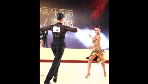 人气超高的拉丁选手张爱马笛和贾贾!这也算是明星选手了吧