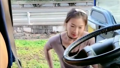 卡车女司机穿成这样开车,真是不怕遇上打劫的,老公没脸见人了!