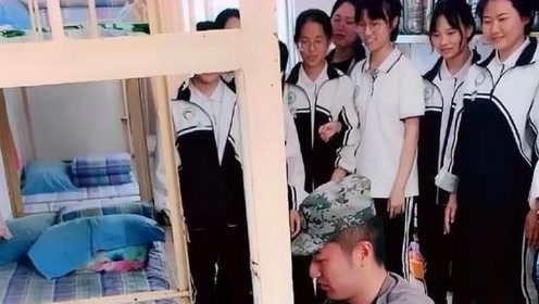 衡水中学教官教女生们叠被子,立刻响起掌声一片,网友-人生巅峰