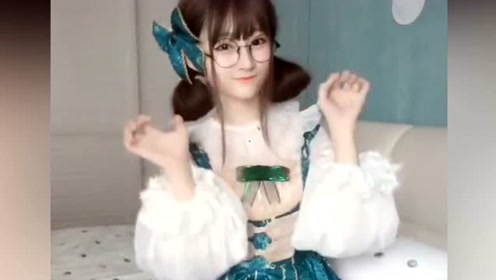 lo娘小姐姐洛丽塔变装,白色裙子真好看,像不像小仙女