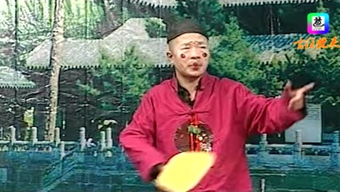 二人转开场张涛说口表演,观众乐不停,掌声不断