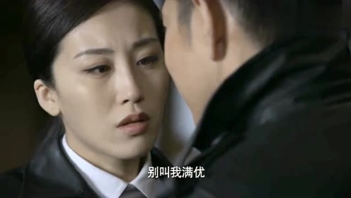 刀光枪影:小伙叫美女进屋,不料小伙突然失控,活活掐死美女!