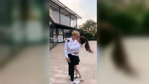 可乐娜娜拍戏花絮,看到这一幕,不知该说啥好了