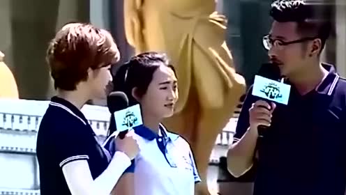 男生女生向前冲:美女坚持闯关,裙子是亮点!主持人都想下去当救生员了