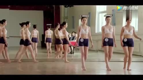 《浪漫天降》空姐考试测三围!关晓彤用妙招通过测试!太机智了