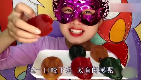 小姐姐吃手工"兔子橡皮糖",肉嘟嘟好可爱,酸甜q弹嘴里嚼