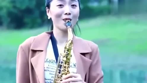 美女萨克斯演奏《舞女泪》经典的旋律,属实好听!