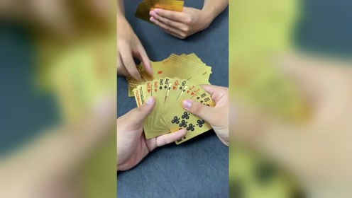 你喜欢这种金色的扑克牌吗?拿在手里是什么样的感觉