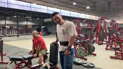鹿神亲自指导徒弟们训练,鹿家门的徒弟,训练时真是专注!