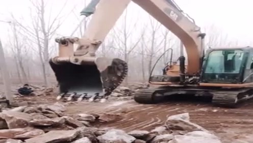 这才是坐在副驾驶的工作,看到眼前这一幕,我承认我