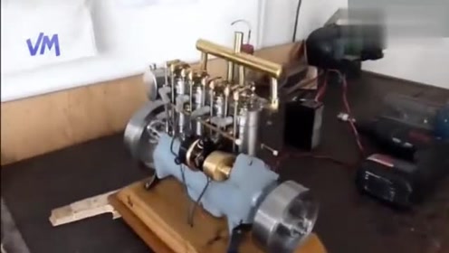 牛人制作了一个超小型的蒸汽发动机,别看它小,动力却不小