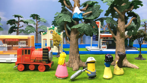 被大风刮走的皇后公主 勇宝小火车展开救援行动