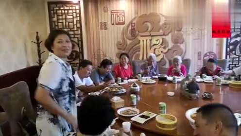 86岁的老母亲生日，子女们纷纷掏钱庆贺，看看每人多少贺礼？