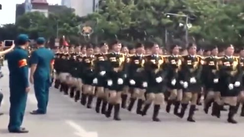 大阅兵:越南女兵正步,和我们有可比性吗?