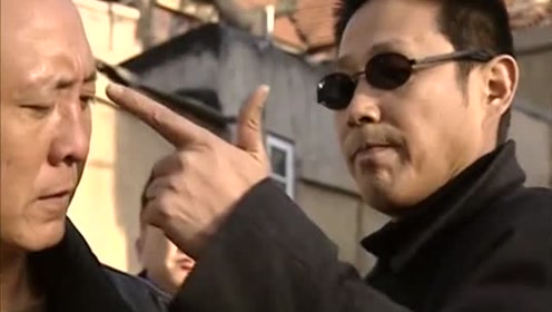 黑洞:菜刀队队长肖三只是个地痞小混混,遇到真正的黑社会怂了!