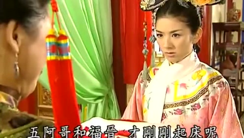 小燕子看望永琪,却见知画帮永琪扣纽扣,醋意大发跑去练剑