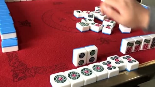 血流麻将:小伙手气太好了,上来就摸了筒一色,对家输的心甘情愿