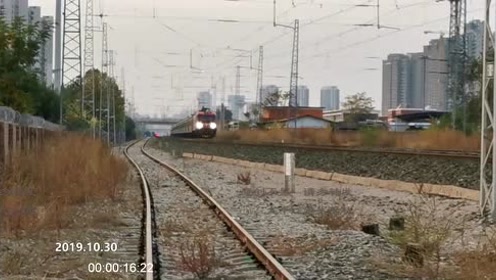 津山线145公里,北京开往佳木斯的k349次火车,快速从天津站方向开来
