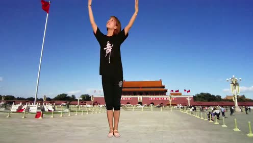 《国旗国旗真美丽》手势舞,小姐姐教程来袭,果断收藏!