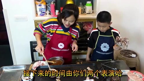超小厨下血本加餐了,100串鱿鱼配五花肉,媳妇儿子都爱吃!