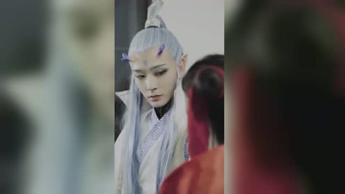 月老,不好意思,红线不够了,借你的混天绫用一下!