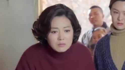 黄大妮前妻把孩子扔下就走,建邦惹上麻烦了,没想孩子见到奶奶就不哭了