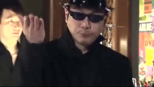 李思捷唱歌,单立文旁白,搞笑功力不是一般的强