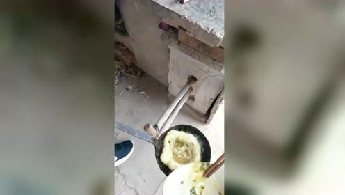 四季家里都是啥蚊子,热锅上的蚂蚁,秋后的蚂蚱!条件包咬很痒可以涂奶奶平安膏吗图片