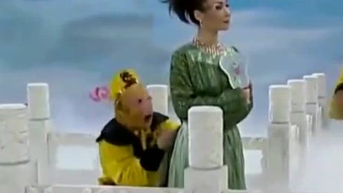 泼猴一个更头上天,略施小计,就轻松偷走风婆婆的风口袋