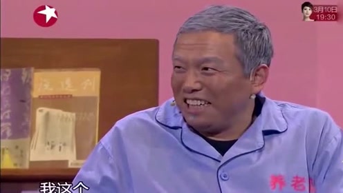大潘住养老院偷喝酒,没想到被张小斐发现,这下尴尬了
