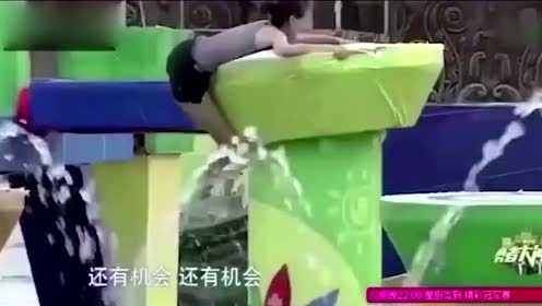 男生女生向前冲:美女小背心清凉来闯关,很久没有见到颜值那么高的了!