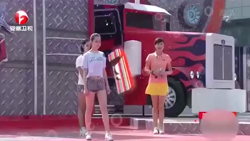 男生女生向前冲:美女组团来闯关,一出场好惊艳,就连落水都那么美!