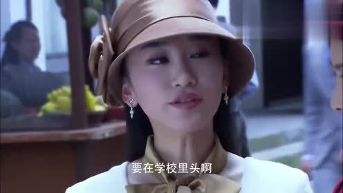 喋血孤岛:探长被女特工迷得神魂颠倒,像个跟屁虫一样跟着女特工