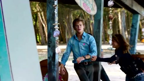 《百战天龙》先进狙击枪子弹，激光指哪里打哪，还能360度转弯