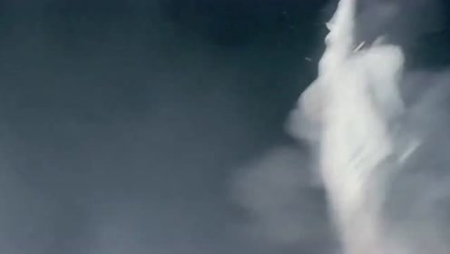 花无缺换上女装，让小鱼儿看的流出了口水！