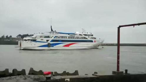 北海一客船靠岸时搁浅 770名游客滞留海上超18小时