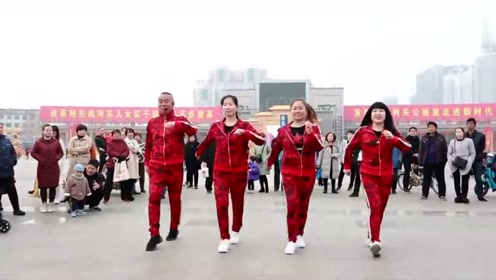 2019网红热歌《又见山里红,广场舞就要这样跳,一起来跳舞吧!
