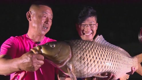 李大毛:万峰湖钓起湖底巨物,大毛老师爱不释手,久久不能忘怀