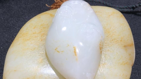 100一克的和田玉籽料原石开出4块羊脂玉把件,翻了200倍!