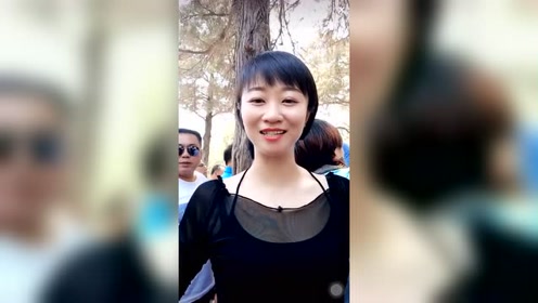 小芳邀请来凤凰山跳舞