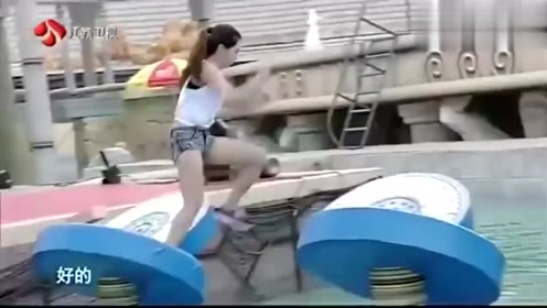勇者大冲关:美女选手闯关,低头的瞬间,两只蹦了出来!