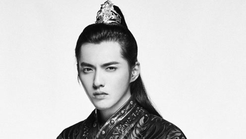 吴亦凡古装造型曝光 手握长剑英姿飒爽气度非凡