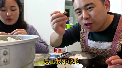 五斤扇贝超小厨一锅蒸了,一家三口大口吃海鲜,这个部位千万不能吃