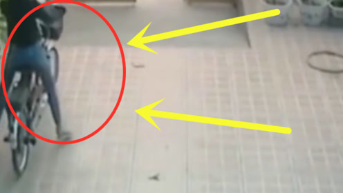 女子路边蹲下"小便",提上裤子"撒腿就跑"?