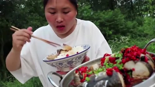 比酸菜鱼还过瘾的美食,胖妹不用一滴水就可以做出来,真是厉害了