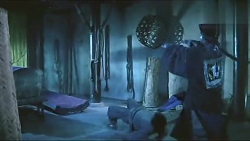 鬼打鬼:道士让僵尸害张大胆,谁料他一盆血泼过去,道士差点挂了